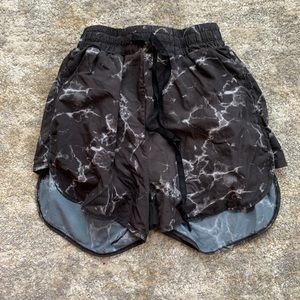 XS Buff Bunny Black Marble Flo Short